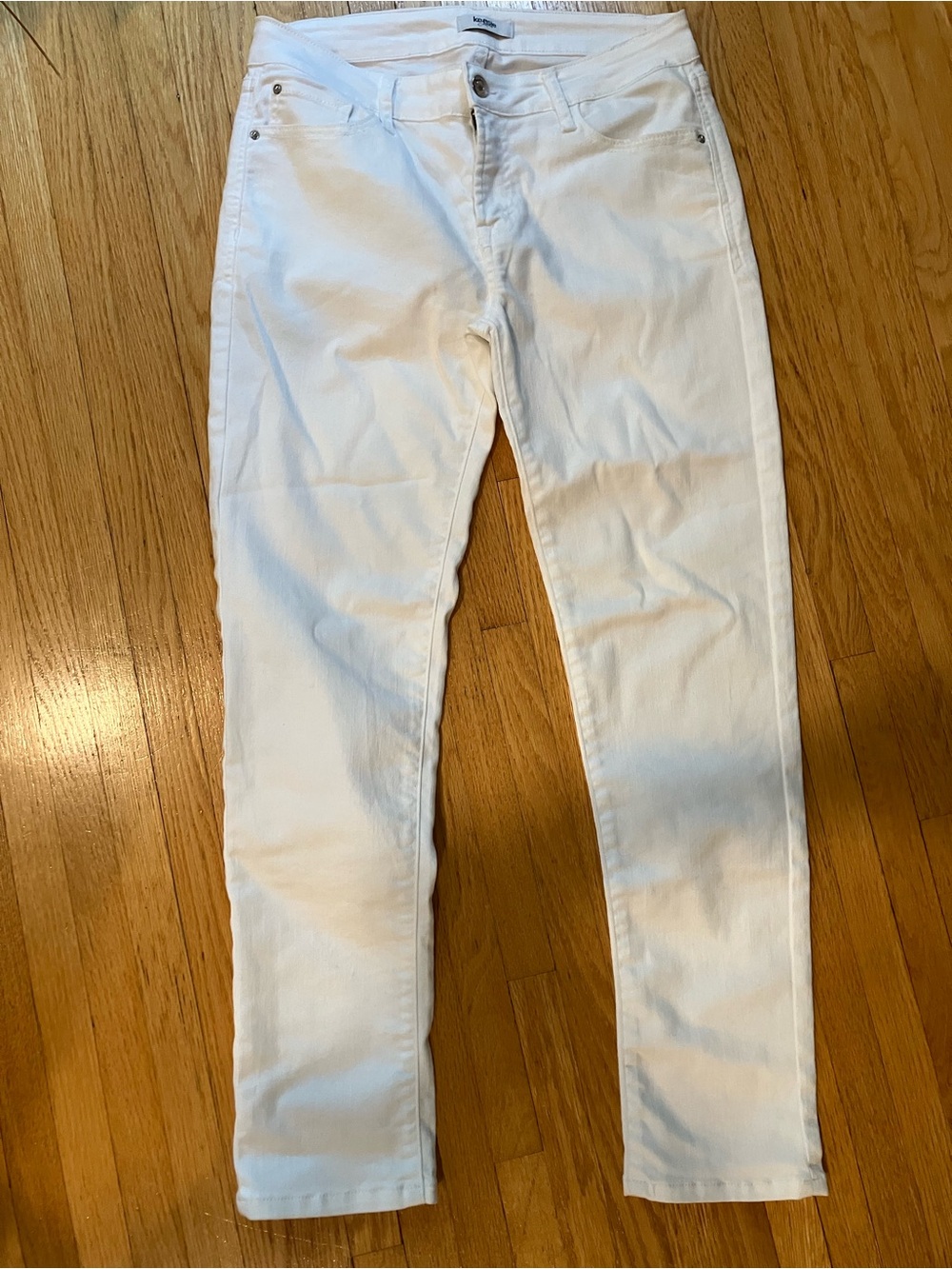 Kensie White Skinny Jeans youthful fresh striking polished